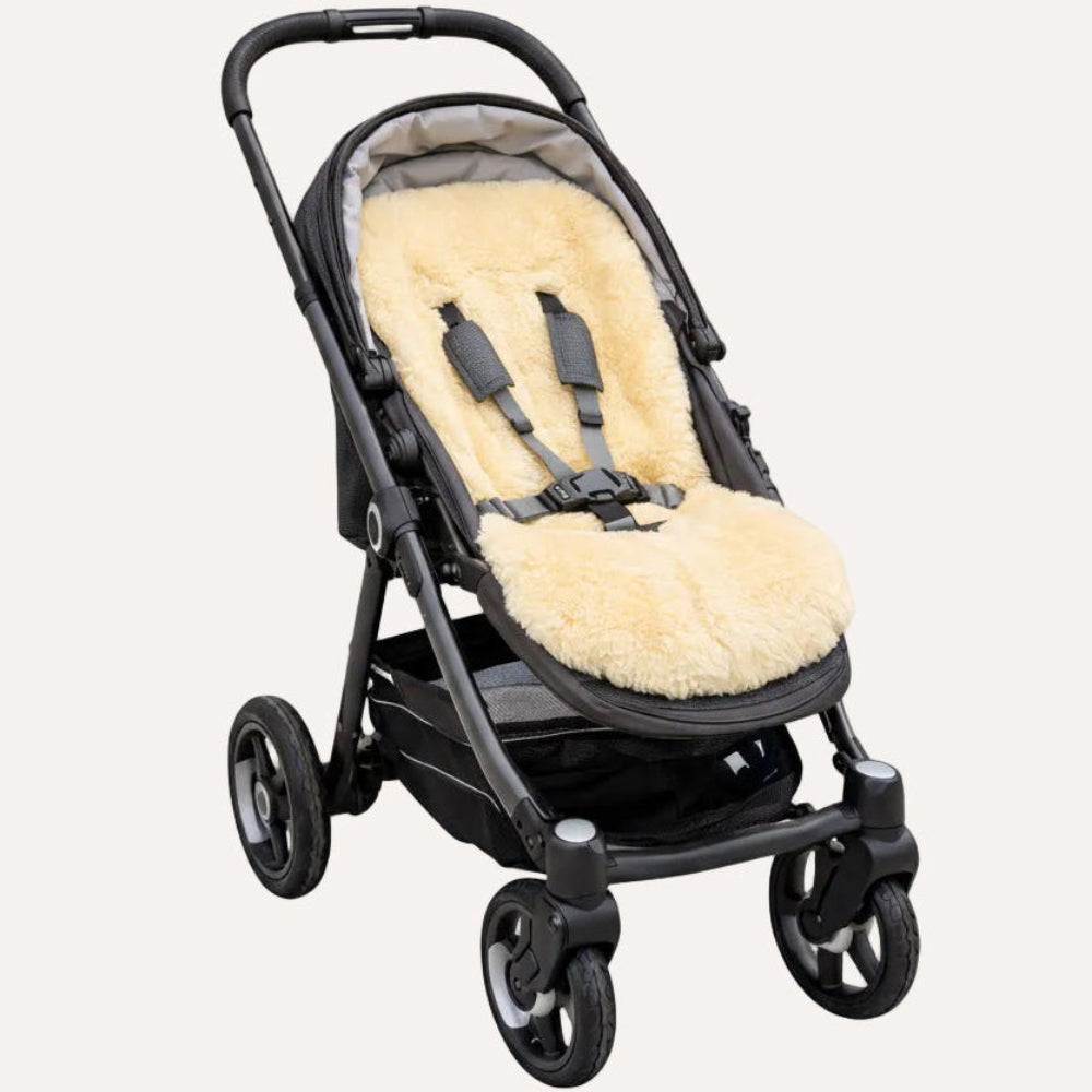 Lammfell Im Sommer Im Kinderwagen