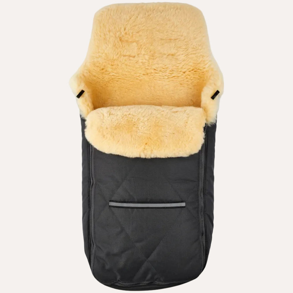 Babysack mit Fell gefüttert in dunkelgrau Aufnahme vorne geschlossen